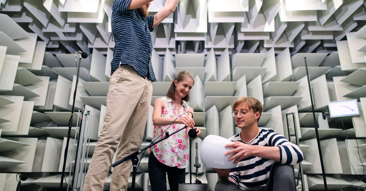 微信号码批发：如何在短信中加入多媒体内容