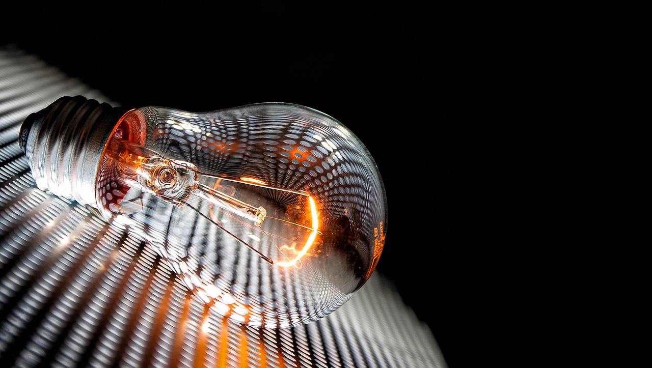 VX号交易网：实名账号和网络隐私保护的平衡